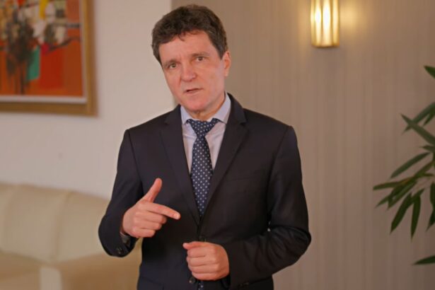 nicusor dan si a anuntat candidatura ca independent la alegerile prezidentiale romanii au transmis ca nu se mai poate ca s a mintit prea mult ca politicienii se prefac ca le rezolva prob 67605c39951e0