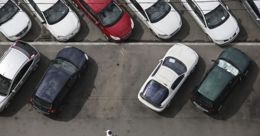 Noua taxă anuală de 540 de lei pentru bucureștenii din Sectorul 4 care dețin mașini, dar nu au loc de parcare, a fost adoptată. 1 noua taxa de 540 de lei pe an pentru bucurestenii din sectorul 4 cu masini dar fara loc de parcare a fost adoptata 675ae6f402afb