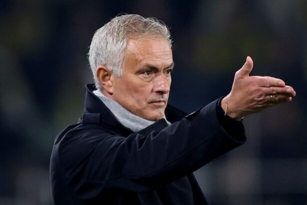 o echipa din premier league si a demis antrenorul si i a facut deja oferta lui jose mourinho 675ec9b3733d1