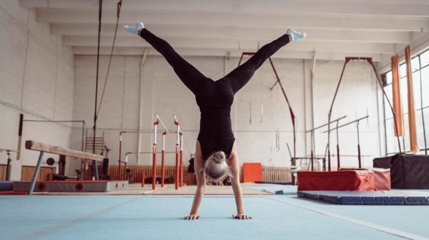 p nadia comaneci prima nota de 10 6752b3b63f860