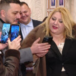 Parchetul General s-a autosesizat după agresarea unei jurnaliste de către Diana Șoșoacă și apropiații săi în Parlament 3 parchetul general s a autosesizat dupa ce diana sosoaca si apropiatii sai au agresat o jurnalista in parlament 6766dce48585c