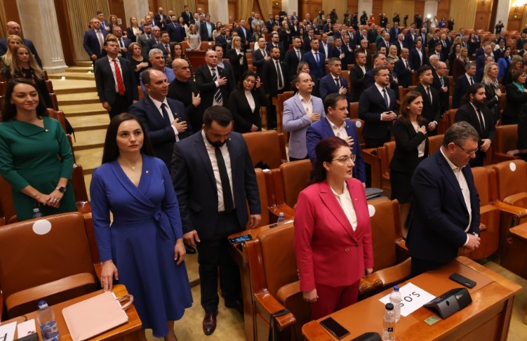 Parlamentarii SOS și POT consideră că Iohannis este șomer și au sesizat CCR pentru „vacantarea funcției de Președinte al României” 1 parlamentarii sos si pot considera ca iohannis este somer si au sesizat ccr pentru vacantarea functiei de presedinte al romaniei 676ae8e232551