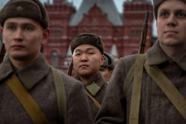 pastreaza doua gloante unul pentru inamic si unul pentru a te impusca cum sunt spalati pe creier militarii nord coreeni din kursk 6767b4364973d