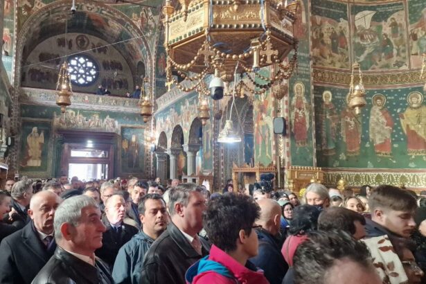 patriarhia avertizeaza ca unii politicieni ar vrea sa mobilizeze la proteste credinciosii la slujbele de duminica 6754a99099dc8
