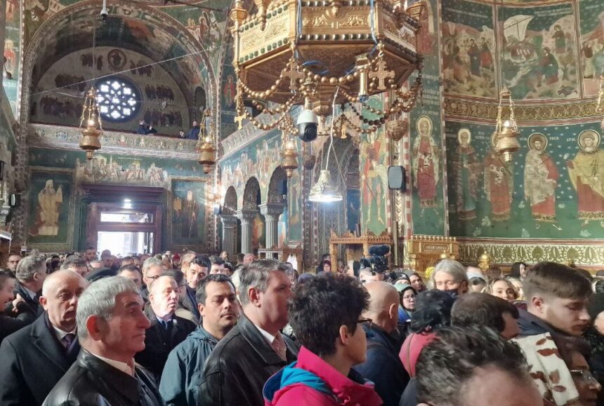 patriarhia avertizeaza ca unii politicieni ar vrea sa mobilizeze la proteste credinciosii la slujbele de duminica 6754a99099dc8