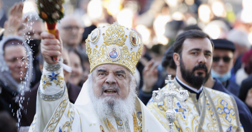 Patriarhul Daniel: Iisus Hristos, Fiul cel veșnic, s-a smerit pentru a-i înălța pe oameni 1 patriarhul daniel iisus hristos fiul cel vesnic s a smerit pe sine ca sa i inalte pe oameni 676bfc5b88355