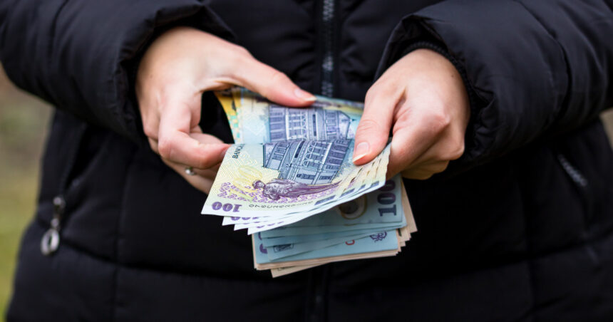 Pensiile din ianuarie 2025 se vor livra cu întârziere. Declarațiile reprezentanților Poștei Române privind data la care românii vor primi banii. 1 pensiile in ianuarie 2025 se livreaza cu intarziere ce spun reprezentantii postei romane despre data la care romanii vor primi banii 67615e87b5bdc