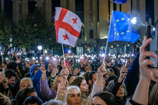 pentru a 12 a noapte consecutiv manifestantii proeuropeni din tbilisi au iesit in strada sa protesteze la adresa guvernului 67575bbd06a5a