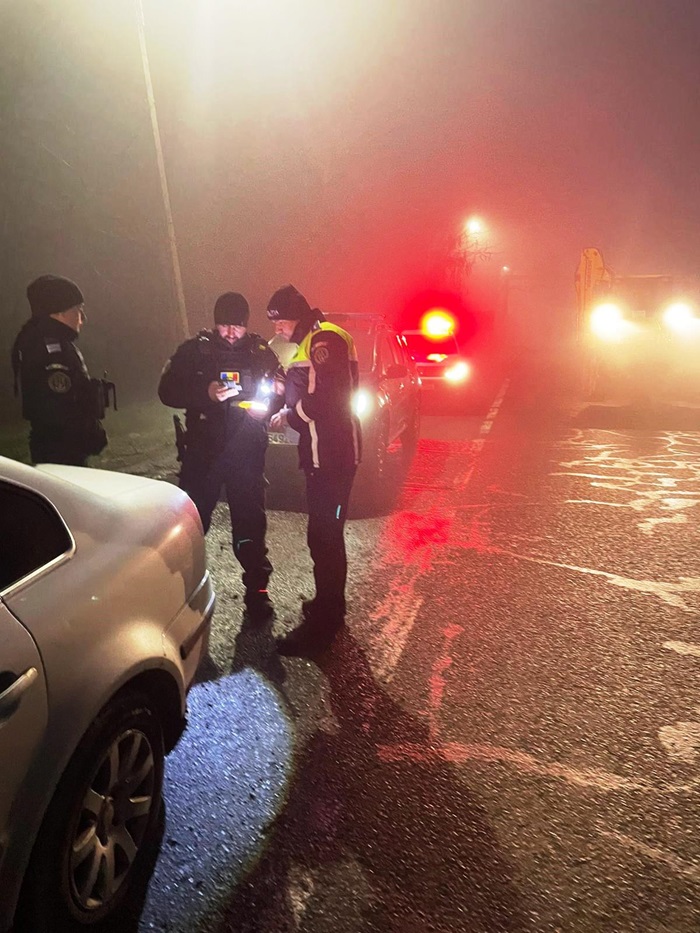 Pericol pe șosele în județul Constanța: șoferi intoxicați la volan, opriți de polițiști în timp ce se deplasau haotic. 1 pericol pe sosele in judetul constanta soferi beti la volan care se deplasau haotic cu masina opriti de politisti 67697a2e619c5