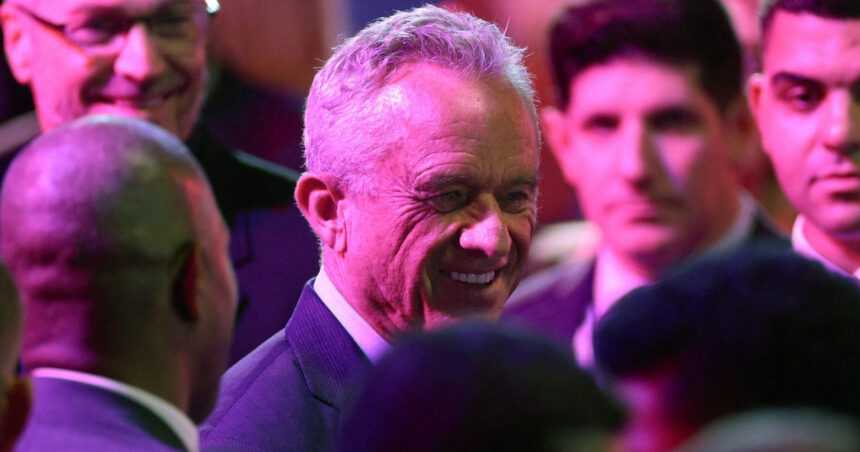 peste 75 de laureati ai premiului nobel au indemnat senatul sa respinga nominalizarea lui kennedy in functia de secretar al h h s 6757f3ee7be94