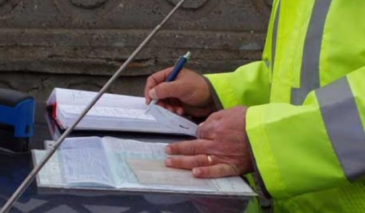 Peste patru sute de permise de conducere reținute de polițiști în ultimele 24 de ore. 1 peste patru sute de permise de conducere retinute de politisti in ultimele 24 de ore 675dcb9179438