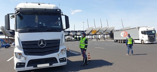 politia italiana a prins un sofer roman de tir cu marfa de lux furata in valoare de un milion de euro 67710b5775d8f