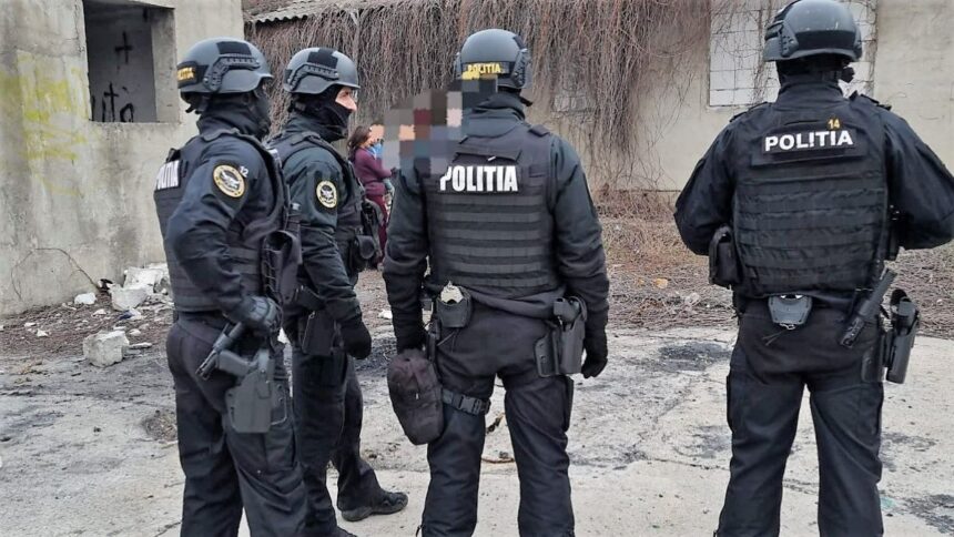politistii constanteni au facut perchezitii la persoane cercetate pentru trafic de minori trafic de persoane si proxenetism 675b0d358a429