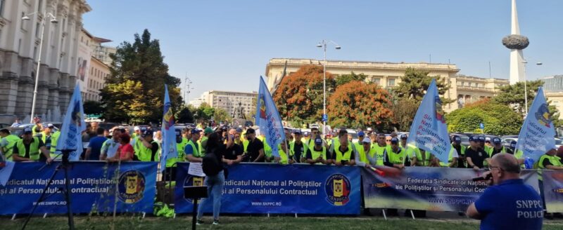 politistii si militarii anunta ca ies in strada niciun politist nu va accepta sa lucreze fara sa fie platit 67717bdf3587b