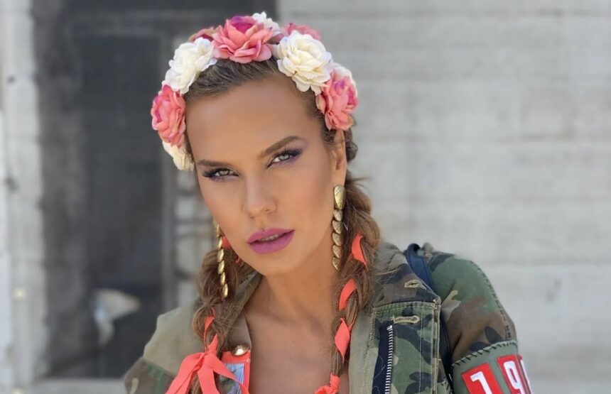 Povestea costumelor spectaculoase purtate de Anna Lesko pe scenă. „Eu oricum vin dintr-o familie în care coseam și croșetam toți” 1 povestea costumelor spectaculoase pe care anna lesko le poarta pe scena eu oricum vin dintr o familie in care coseam si crosetam toti 675ab615304ea