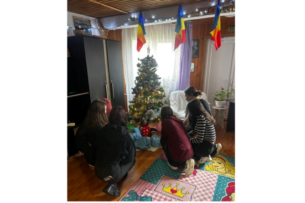 presedintele cjc florin mitroi in sprijinul lui mos craciun care a ajuns cu daruri la copii tinerii si adultii cu dizabilitati din cadrul dgaspc constanta 6756fb5d72c63