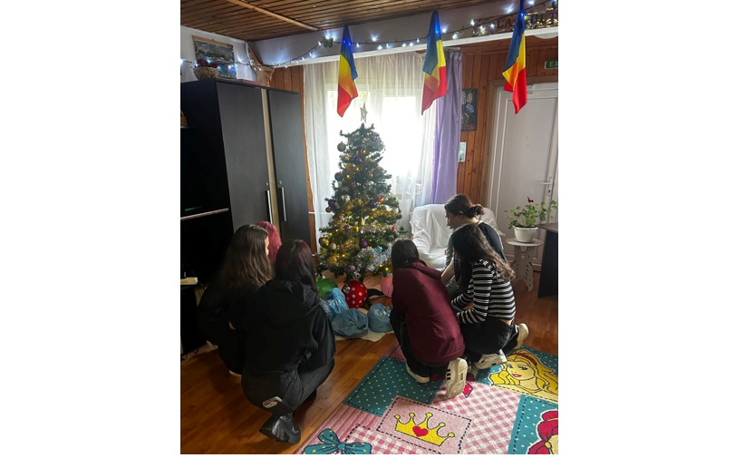 presedintele cjc florin mitroi in sprijinul lui mos craciun care a ajuns cu daruri la copii tinerii si adultii cu dizabilitati din cadrul dgaspc constanta 6756fb5d72c63