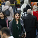 presedintele iranului cere refacerea legii care obliga femeile la purtarea valului islamic cand ar fi trebuit promulgat actul normativ 6761ef9696aa7