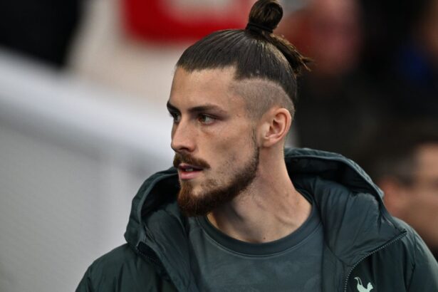 radu dragusin pus la colt nu sunt incantat de cum joaca imi pare rau dar traieste mult din reclama 6755ae98c59d3