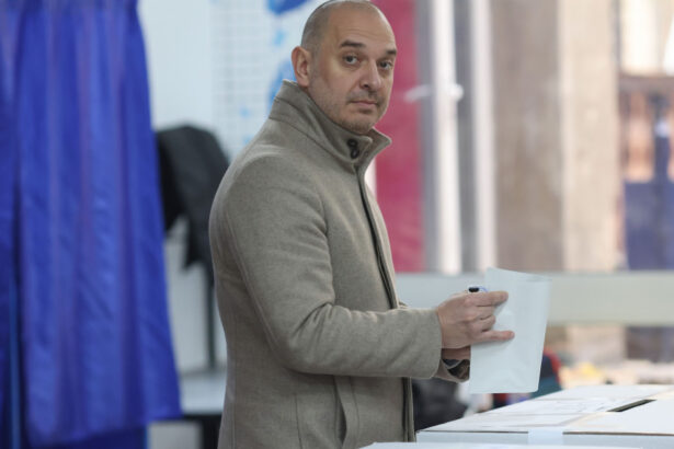radu mihaiu dupa iesirea psd de la negocieri vrem sa ne inhamam la a salva romania de dezastrul lasat de domnul ciolacu 6764088053812