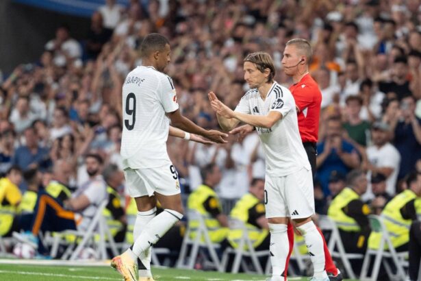 reactia lui mbappe dupa ce a realizat ca modric are mai multe trofee decat varsta lui 676c663815422