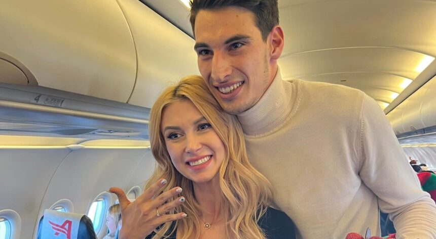 reactia sefului companiei care l a ajutat pe victor cornea sa o ceara in casatorie pe andreea balan sampanie si tort in cinstea tinerilor 6750134745423