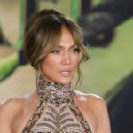 replica incomoda pe care a primit o jennifer lopez la un interviu chiar a spus aia 6762cb1749eba