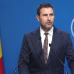 Revine „taxa pe stâlp”, care va scumpi electricitatea și gazele. Tanczos Barna (Finanțe): „Este o recomandare a Băncii Mondiale” 2 revine taxa pe stalp care va scumpi si mai mult electricitatea si gazele tanczos barna finante este o recomandare a bancii mondiale video 6772cb50d1af6