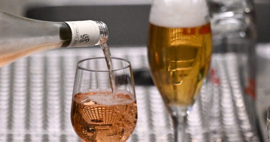 romanii consuma mai mult vin si mai putina bere ce arata datele ins privind consumul de alcool 675eff3070c5f