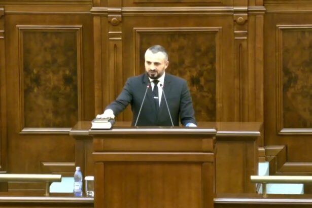 schimbare de garda la senat vlahu noul senator aur constanta video 6766d4f9956c4