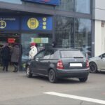 se intampla in constanta un sofer si a parcat masina chiar in intrarea la supermarket 67728a7f86911