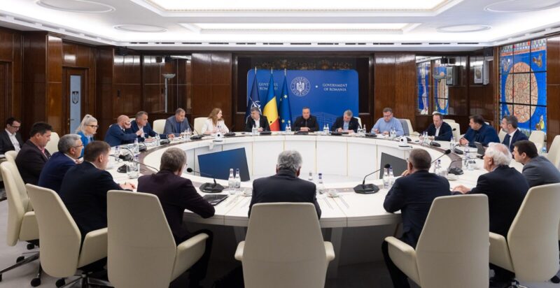 Ședință crucială la Guvern: Ce se întâmplă cu pensiile, salariile bugetarilor și alocațiile copiilor începând cu 1 ianuarie 1 sedinta cruciala la guvern ce se intampla cu pensiile salariile bugetarilor si alocatiile copiilor de la 1 ianuarie 676d9ffd1c1e8
