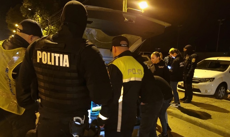 soferi beti si cu placute de inmatriculare false la masina opriti de politisti in valu lui traian 675d7987b43df