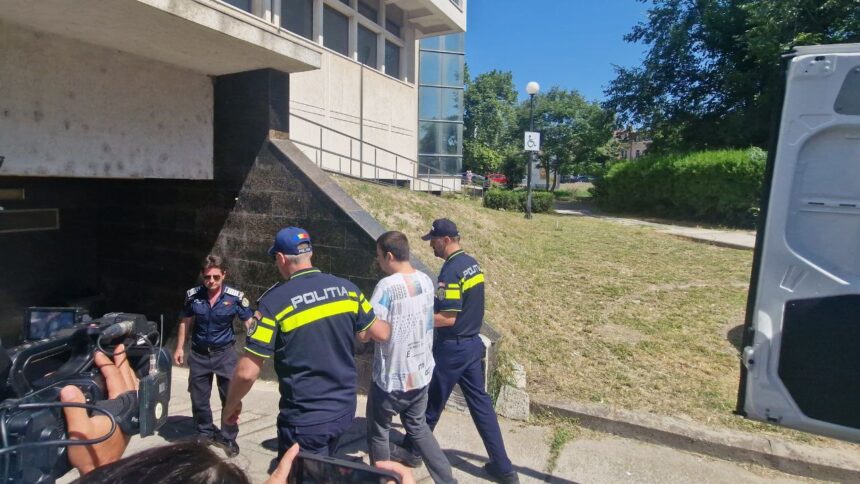 Studentul acuzat de incendierea unui profesor de la Ovidius va fi judecat pentru tentativă de omor și distrugere. 1 studentul acuzat ca ar fi incendiat un profesor de la ovidius va fi judecat pentru tentativa la omor si distrugere 674f3f5d52993