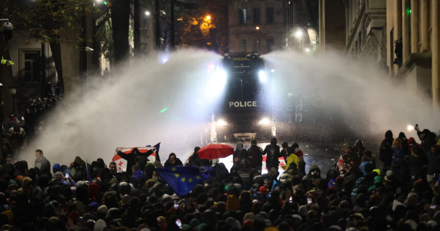 sua condamna folosirea excesiva a fortei impotriva protestatarilor din georgia politia a folosit tunuri cu apa si gaze lacrimogene 674beeaf049f8