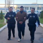 tanarul din costinesti care a furat o masina si a terorizat familia a spart televizorul si a spus ca da foc la casa 67689b51aa567