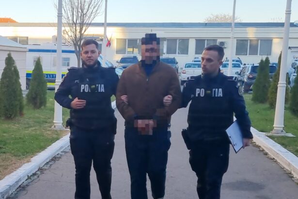 tanarul din costinesti care a furat o masina si a terorizat familia a spart televizorul si a spus ca da foc la casa 67689b51aa567