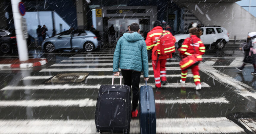 tarom isi modifica temporar politica de bagaje ce echipamente sportive pot fi transportate gratuit in sezonul de iarna 6765704547add