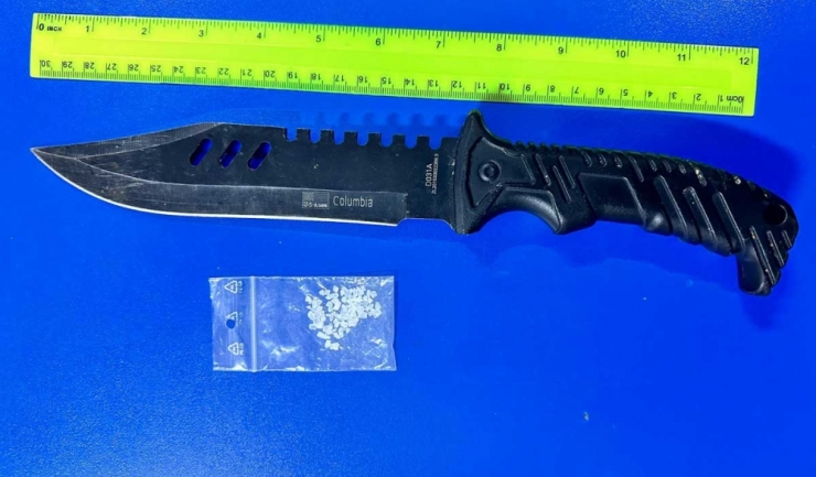 tineri prinsi de jandarmii constanteni cu arme albe si droguri 6773fd1ddab06