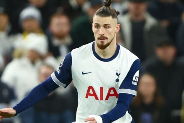 tottenham intr o situatie tragicomica echipa lui dragusin are un stoper de mare valoare dar nu l poate folosi din cauza brexit ului 676ef6c570f65