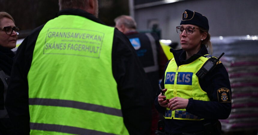 Trei bărbaţi suspectaţi de legături cu Statul Islamic au fost inculpaţi în Suedia pentru pregătirea unor acte teroriste. 1 trei barbati suspectati ca au legaturi cu statul islamic au fost inculpati in suedia pentru pregatirea unor acte teroriste 674ddefa292bd