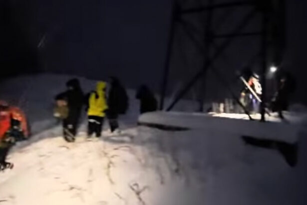 turisti blocati pe munte in bucegi s a depus zapada in cantitati mari si este pericol de avalanse 675480f7b6922