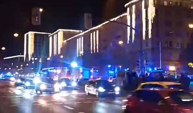 ultima ora video o masina a intrat in plin in multime la targul de craciun din orasul german magdeburg 676615ea28bd5