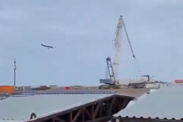 un amestec extern fizic si tehnic este cauza dramei avionului azer in kazahstan arata rezultatele preliminare ale anchetei anunta azerbaijan airlines care si suspenda zborurile 676ebd90216d7