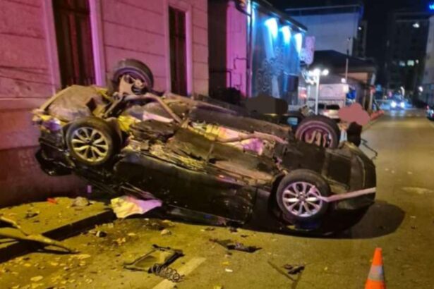 un autoturism s a rasturnat pe carosabil pe strada arcului in zona doraly 676861030929a