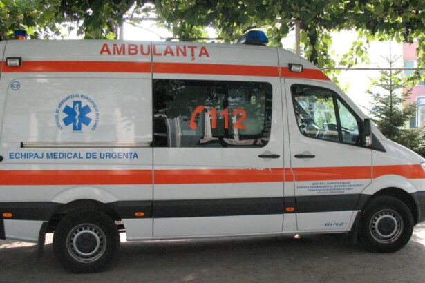 un barbat s a accidentat dupa ce a studiat ustensile de bucatarie dintr un magazin iar apoi si a scapat cutitul pe picior 675b06374492f