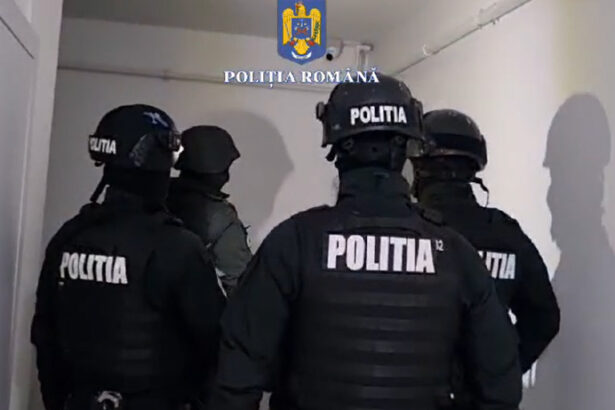 un om de afaceri arestat sub acuzatia de evaziune fiscala cu telefoane mobile prejudiciul este imens 6751a3b5e3679
