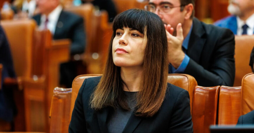 USR refuză să susțină noul Guvern. Prună: „E ca pe Titanic, muzica continuă în timp ce barca se scufundă” 1 usr nu voteaza noul guvern pruna e ca pe titanic muzica continua in timp ce barca se scufunda 6769366a534fa