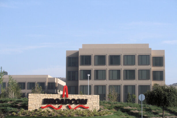 valoarea de piata a producatorului american de semiconductori broadcom depaseste 1 trilion de dolari pentru prima data 675d56706e0f9