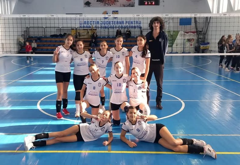 victorii pe linie pentru fetele de la cs medgidia la minivolei 676ece61c42c9